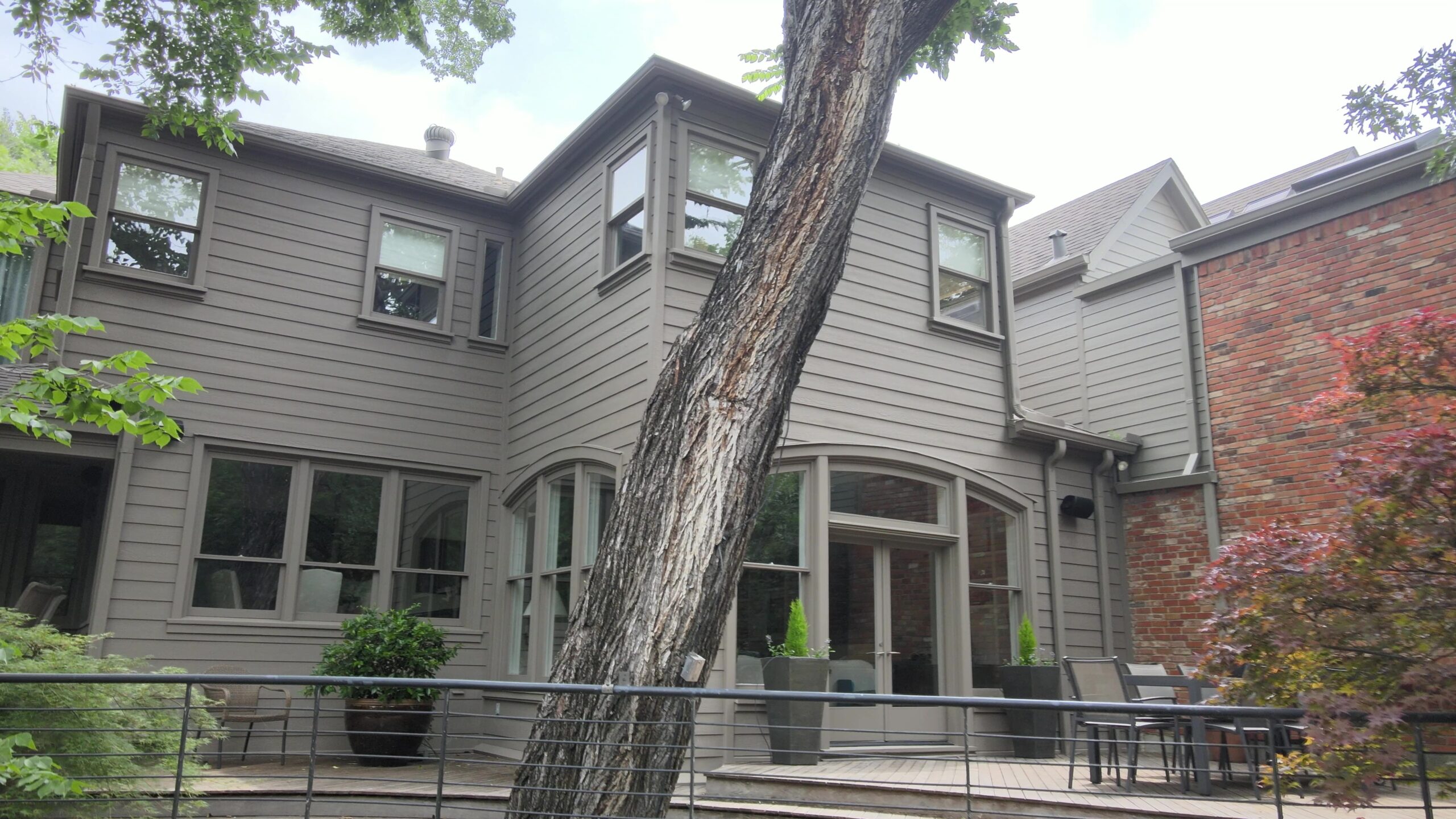 Home with vinyl siding installed by Scott Exteriors